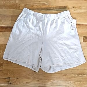 NWT Cream Shorts Sz XXL